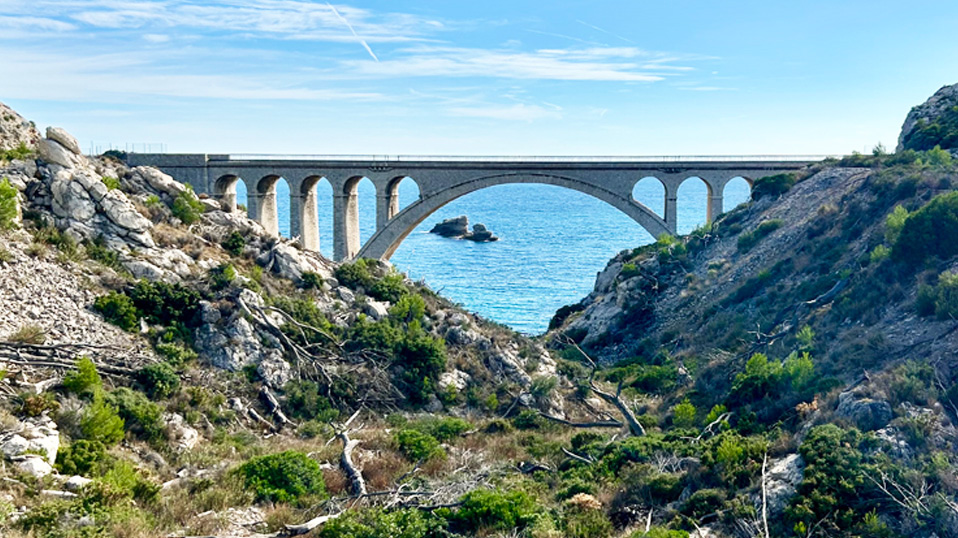 Le viaduc de la calanque des eaux salées